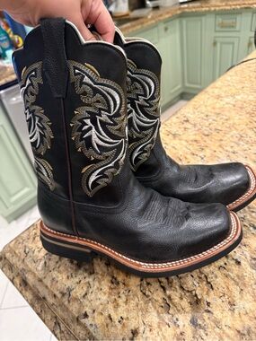 Black Western Embroidered Leather Cowboy Boots